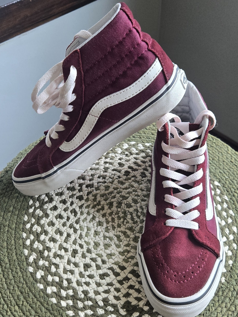 Vans Women's  Mid-Top Sneakers in Burgundy